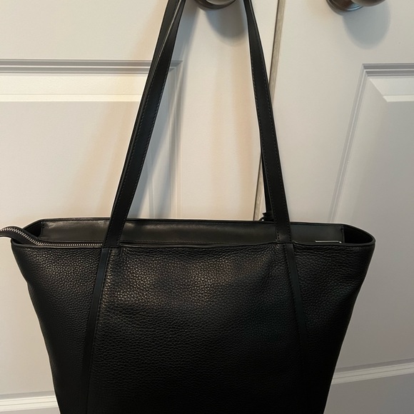 Michael Kors Whitney Tote. Preowned. Great condition - Picture 3 of 3
